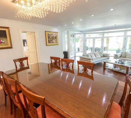 Exclusiva Casa A La Venta En Barrio San Jorge Village Country Club De 518mtr2.