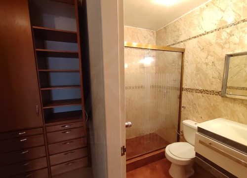 En Venta Iluminado Penthouse Duplex Remodelado 4/3/2 155 M2 Agua Constante Edificio Bien Mantenido