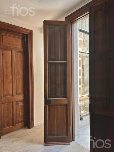 Venta Casa Reciclada De Tres Dormitorios Con Patio Y Terraza En Abasto
