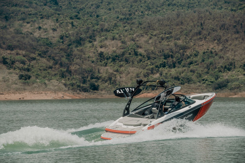 Lancha Ventura 220 Surf 2025 Wake Masterboat Malibu