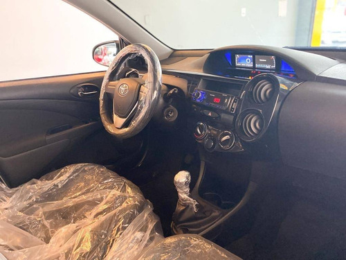 Imagem 9 de 10 de Toyota Etios 1.3 X 16v Flex 4p Manual