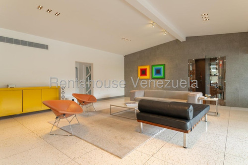 Se Ofrece En Venta Espectacular Y Hermosa Casa Quinta Ubicada En Los Geranios En El Hatillo
