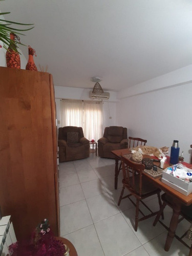 Imagen 8 de 14 de Permuta - Departamento De 2 Ambientes En Venta - Moron Centro