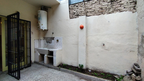 Casa Con Local Propio Al Frente
