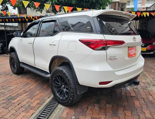 Toyota Fortuner 2.7l Mid