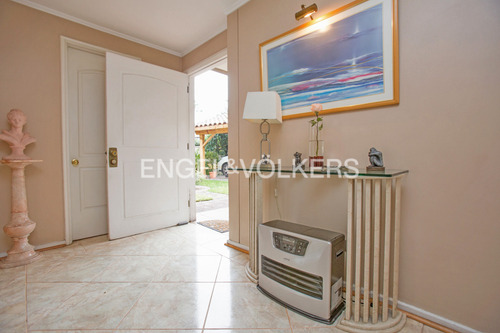 Casa En Venta San Carlos De Apoquindo, Tranquila Calle