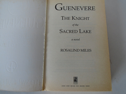 Guenevere - The Knight Of Tue Sacred Lake - Rosalind Miles