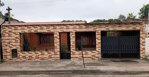 Venta Casa 3 Dormitorios Otros Barrios Con Cochera