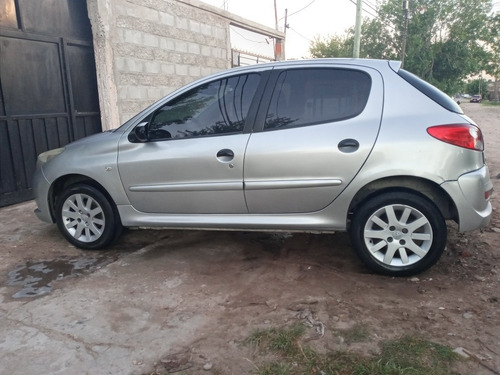 Peugeot 207 1.4 Sedan Xr 2011