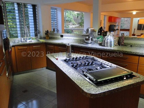 Sb Lujoso Apartamento En Cumbres De Curumo, Remodelado, 2 Hab, 3 Baños, Sala, Comedor, Family Room, Cocina Empotrada Americana, Lavandero, Aire Acondicionado, Salón De Fiestas, Salón De Juegos