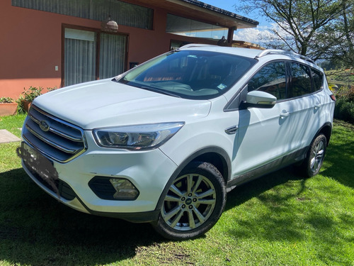 Escape S Ac 2.5 , 5p 4 X 2 Gasolina, 2.500 Pasajeros 5