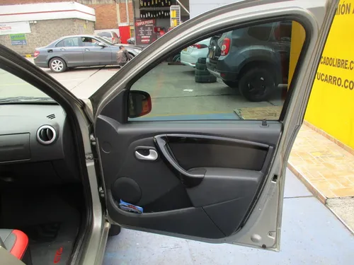 Renault Sandero Gt Line 4x2 1600cc Mt Aa