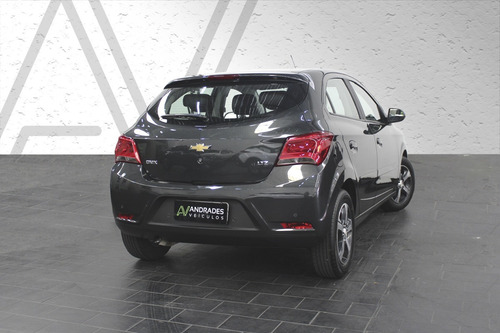 Imagem 3 de 10 de Chevrolet Onix