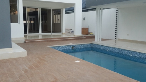 Imagen 11 de 14 de Casa En Santiago Con Piscina En Urb Isabel G