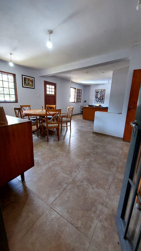 Venta 2 Naves Industriales 7 Locales Y 2 Casas Lote 7472m2 - Villa Allende