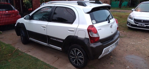 Toyota Etios 1.5 Cross 2015