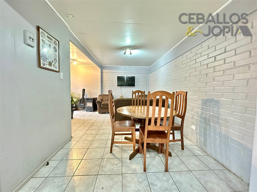 Casa En Venta De 2 Dorm. En Villa Alemana