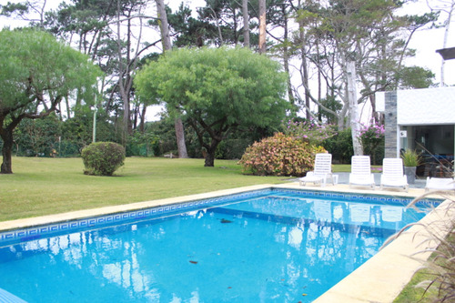 Casa En Venta De 4 Dormitorios C/ Cochera En Punta Del Este