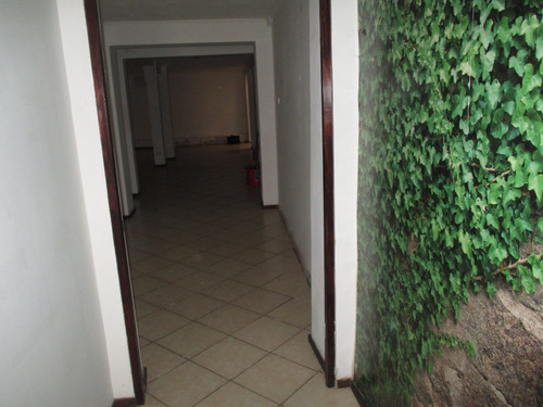 Gran Oficina Interior En Edificio Patrimonial