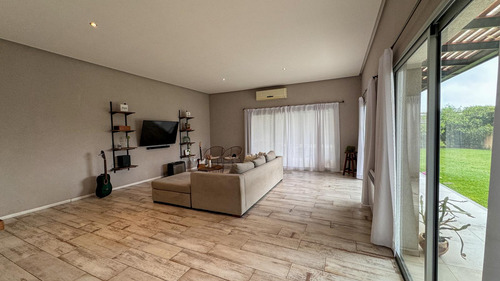 Casa En Venta - Barrio El Cantón - Puertos / Escobar Pilar - Permuta!