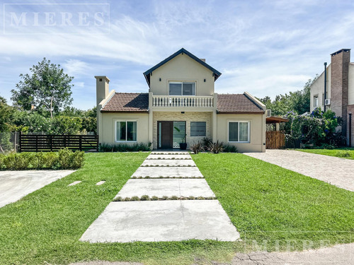 Casa En Venta En La Casualidad