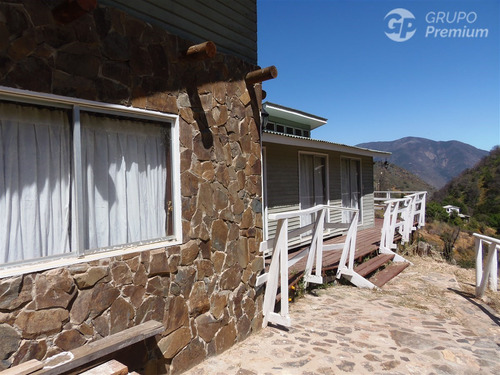 Casa En Venta De 4 Dorm. En Olmué