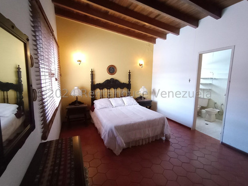 En Venta Hermosa Casa Con Anexo Y Amplio Jardín En Santa Paula