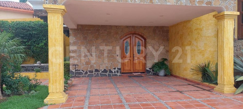 Casa En Renta, Estilo Colonial, 4 Recámaras, Jardín, San Pedro Cholula, Puebla