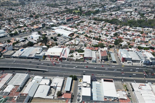 Local Comercial En Renta De 680 M2 Sobre Bernardo Quintana, Querétaro