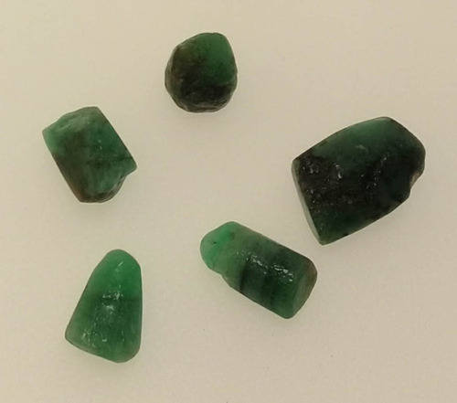 Esmeralda Rolada 45.00 Cts Bruto Kit 05 Pedras Selenita A Verde Translucido Cor Forte Pedra Preciosa Extra Da Bahia Garantia Eterna