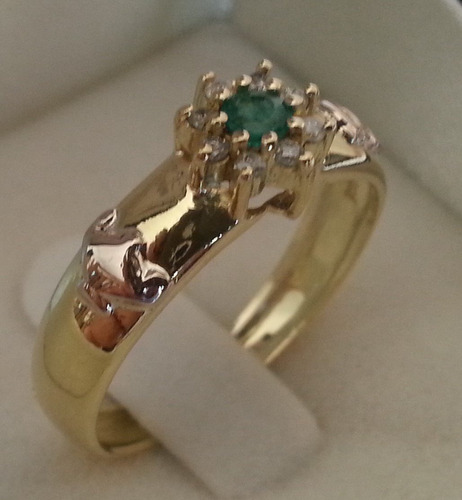 Anel De Formatura Com Esmeralda E Diamantes Todos Cursos