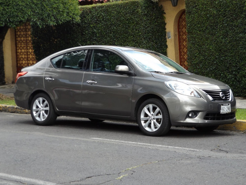 Imagen 3 de 11 de Nissan Versa 2014