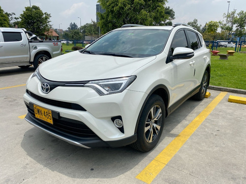 Imagen 2 de 25 de Toyota Rav 4 2017 Street 4x2