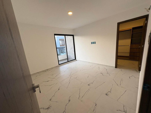 Lomas Residencial Casa Nueva 3 Recámaras Cada Una Con Baño, Jardín Y Terraza, Lista Para Estrenar.