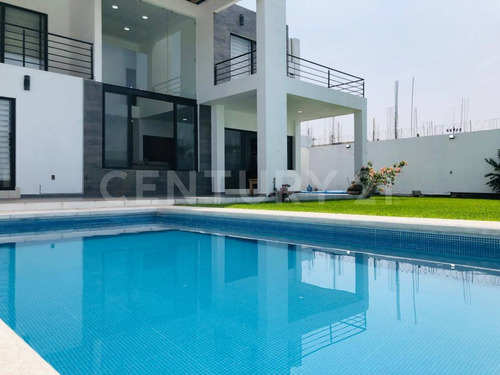 Casa En Venta En El Centro De Oaxtepec, Yautepec, Morelos.