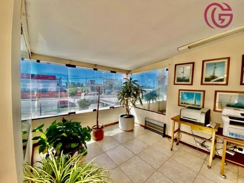 Greenwood Vende Base De Operaciones, Edificaciones Y Gran Terreno En Carril Rodriguez Peña.