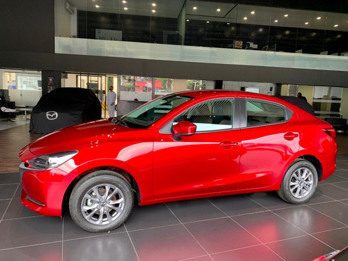 Imagen 4 de 21 de Mazda 2 Sedan Touring At Rojo