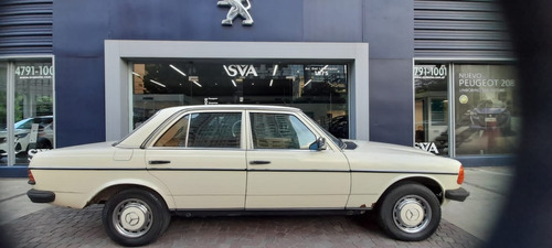 Imagen 5 de 18 de Mercedes Benz 250 4p 1979