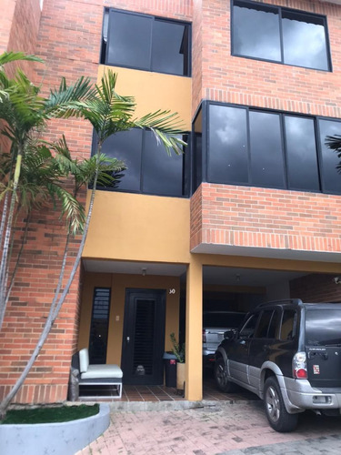Imagen 2 de 13 de Ligia Guardia Vende Town House En Res. Lomas Alto Urb. Lomas Del Este