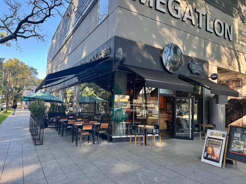 Espectacular Local Sobre Av. Libertador Con Cocheras, Apto Gastronómico, En Martinez.