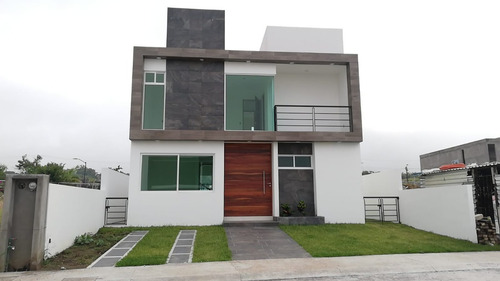 Imagen 3 de 6 de En Venta Casa A Estrenarse Y Apta A Creditos En Fracc. Tehuicil Cerca Del Centro De Oaxtepec Con Alberca Y Jardin