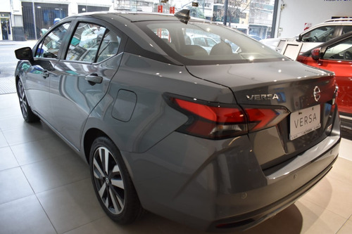 Imagen 5 de 25 de Nissan Versa Exclusive Cvt Juan Carlos