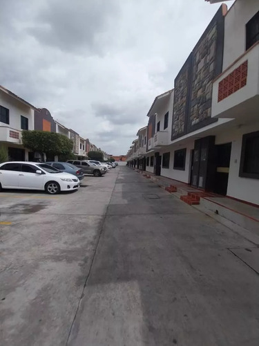 Yosmar Y Fernando Venden Town House En Conjunto Residencial Villa Florencía Ii Tazajal-naguanagua