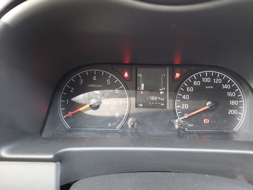 Imagen 8 de 8 de Nissan Urvan 2020 2.5 15 Pas Amplia Aa Mt