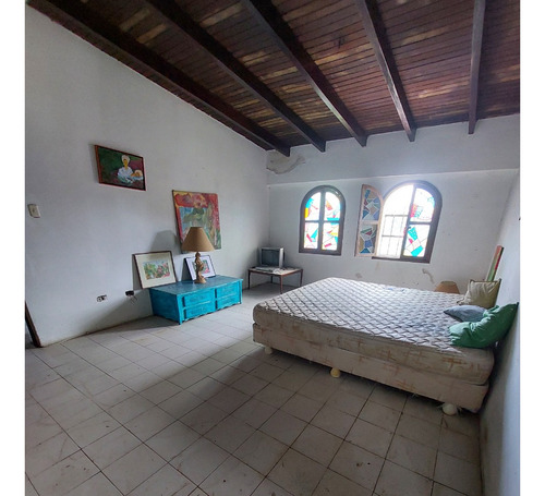 Best House Vende Amplia Casa En La Morita, San Antonio De Los Altos.