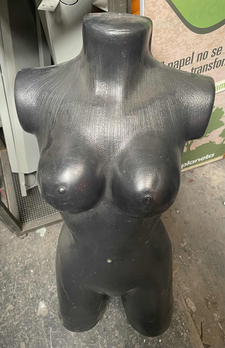 Maniquíe Mujer Dama Torso Pecho Plastico Negro