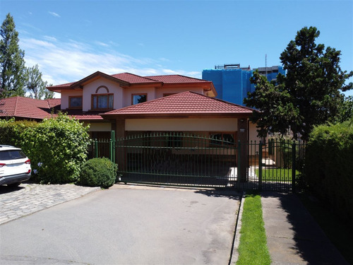 Casa En Venta De 6 Dorm. En Talca