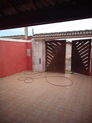 Imagem 2 de 14 de 956 Casa 2 Quartos, 1 Suíte, Sala, 2 Banheiros, 2 Vagas