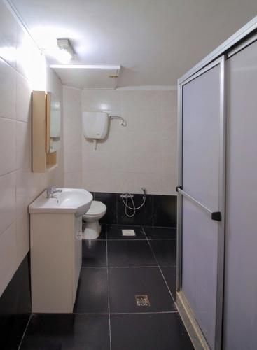 Oportunidad !! Cordón Sur, Sobre Calle Guaná. Padrón Único, 105 M2, Garage Amplio. 2 Dormitorios, 1 Baño.