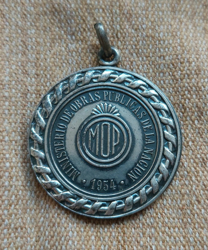 Antigua Medalla De Plata Peronismo Ministerio Obras Publicas